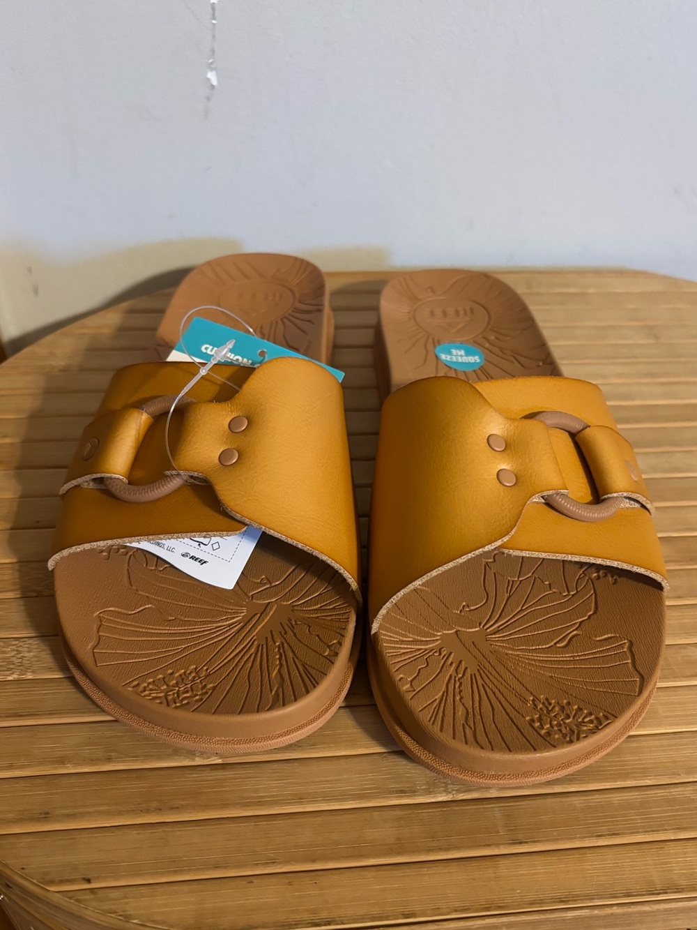 *NWT* Reef Women’s Mustard Yellow Slide Sandals. Size: 9.5